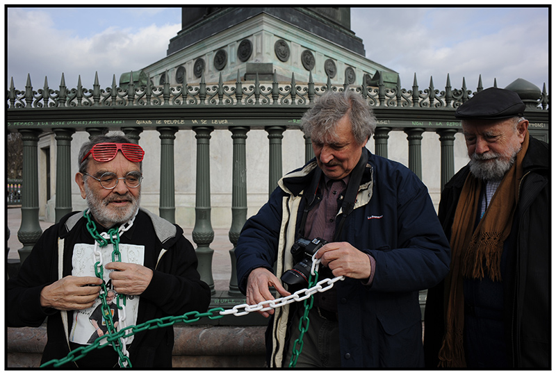 Fernando Arrabal, Serge Assier et Michel Butor — Paris, Place Bastille, 9 mars 2011